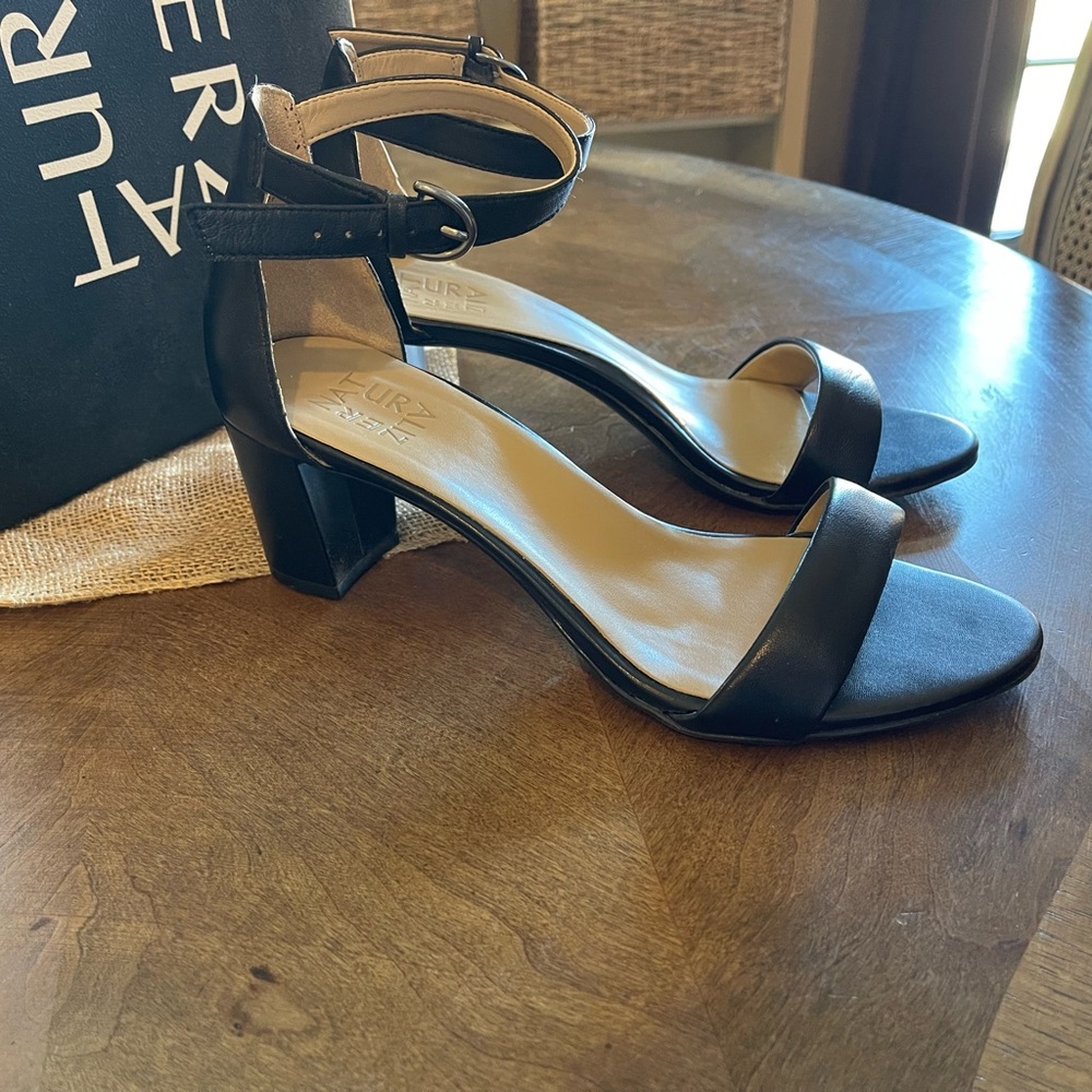 Naturalizer Vera Black Strappy Heels EUC 8.5!!!